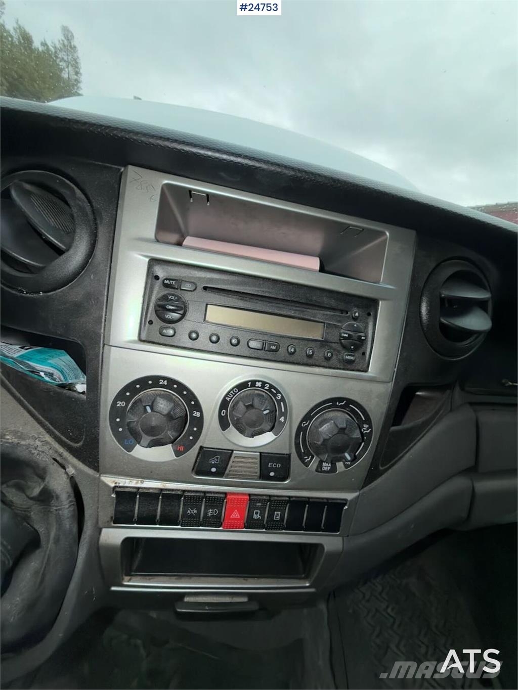Iveco 35S14 4x2 Box truck - Side door and Zepro tail lif Skapbiler