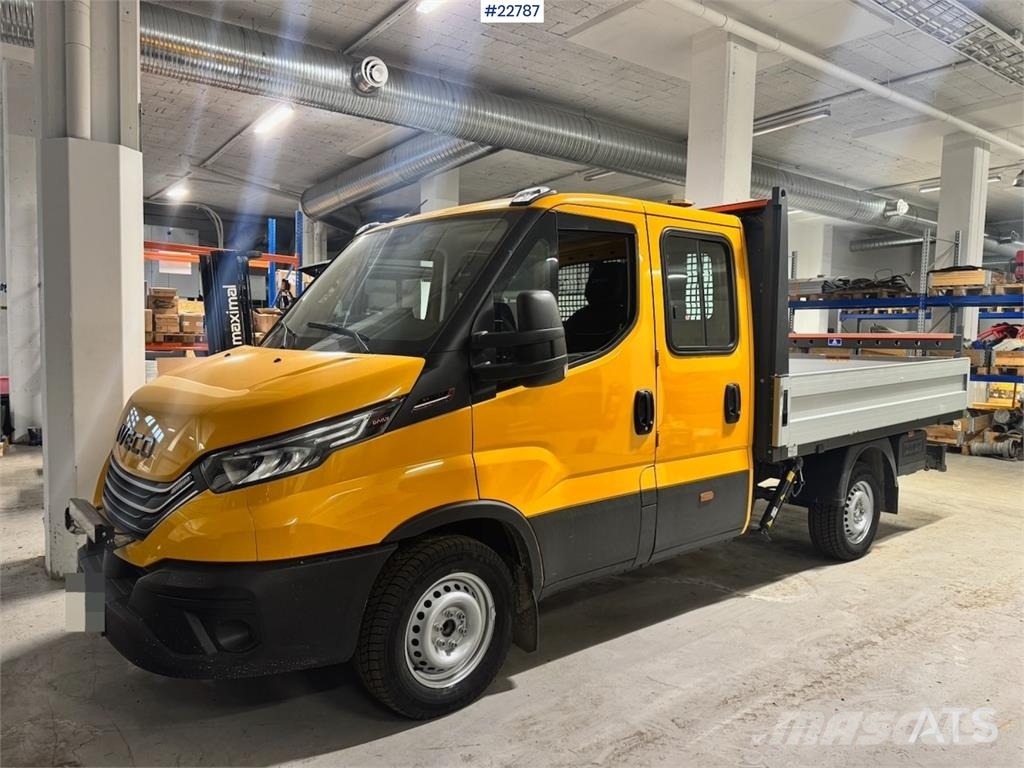 Iveco 35S18 flatbed truck with crane – 2 sets of tires – Pakettiautot