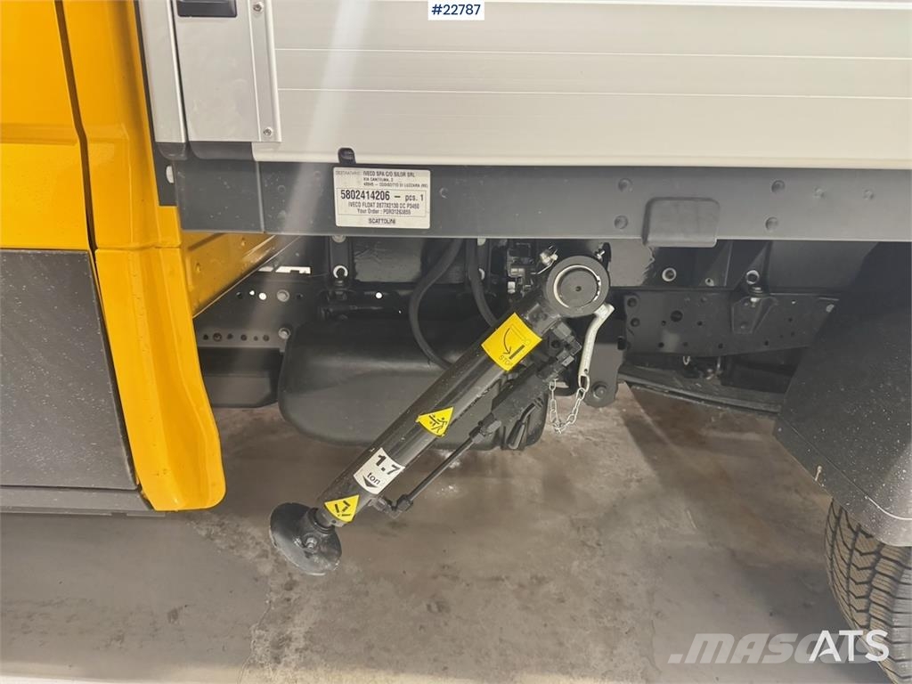 Iveco 35S18 flatbed truck with crane – 2 sets of tires – Pakettiautot
