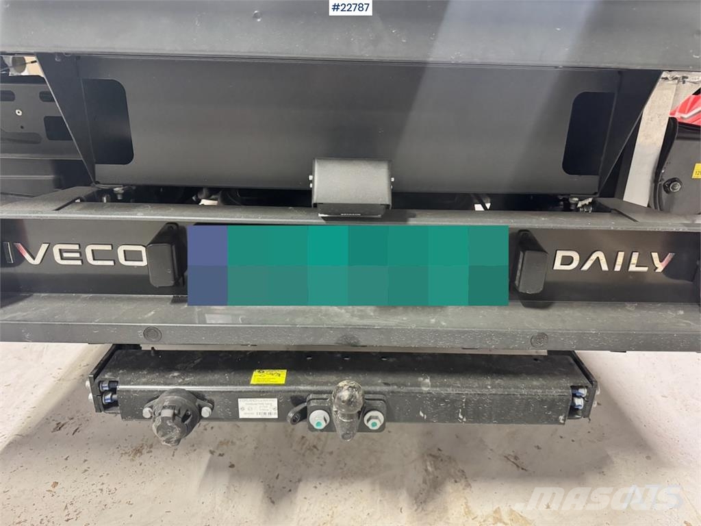Iveco 35S18 flatbed truck with crane – 2 sets of tires – Pakettiautot