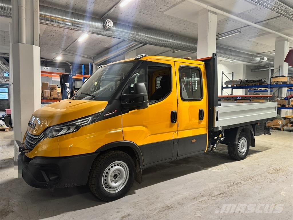 Iveco 35S18 flatbed truck with crane – 2 sets of tires – Pakettiautot