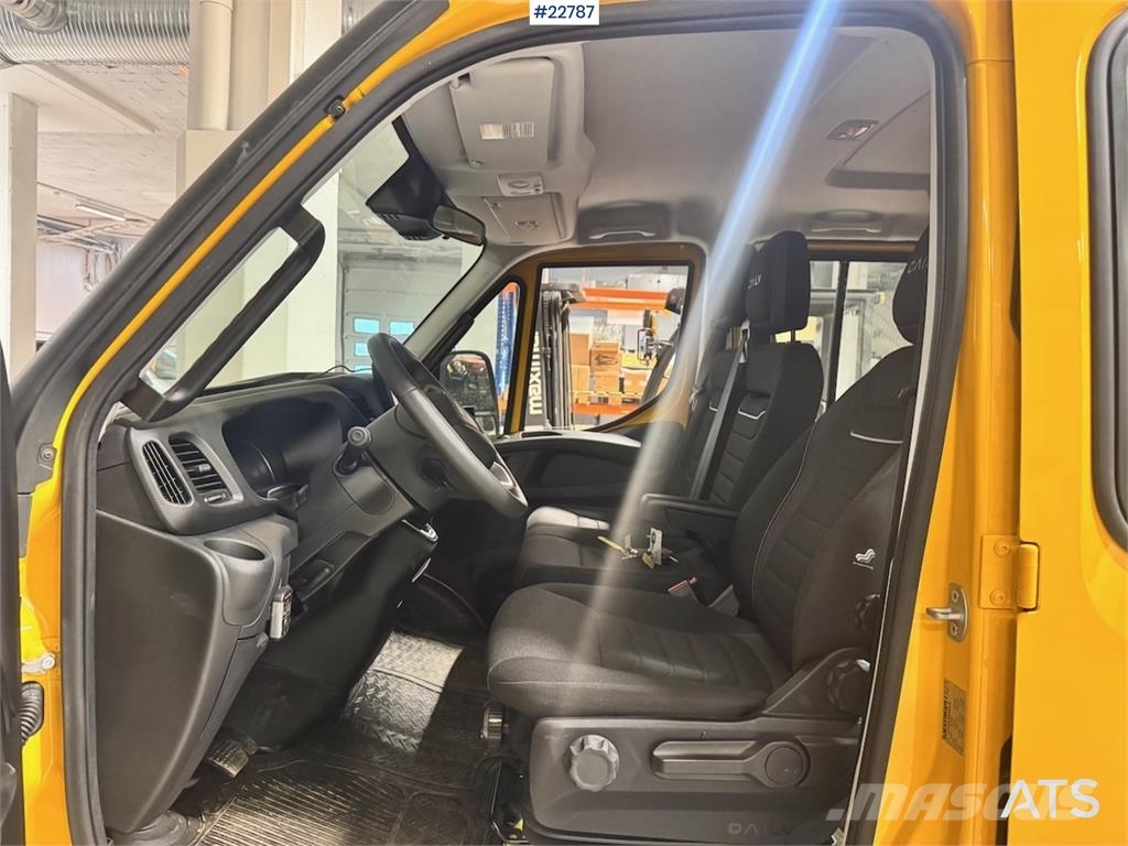 Iveco 35S18 flatbed truck with crane – 2 sets of tires – Pakettiautot