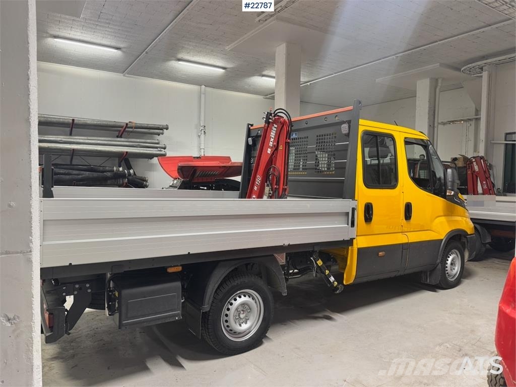 Iveco 35S18 flatbed truck with crane – 2 sets of tires – Pakettiautot