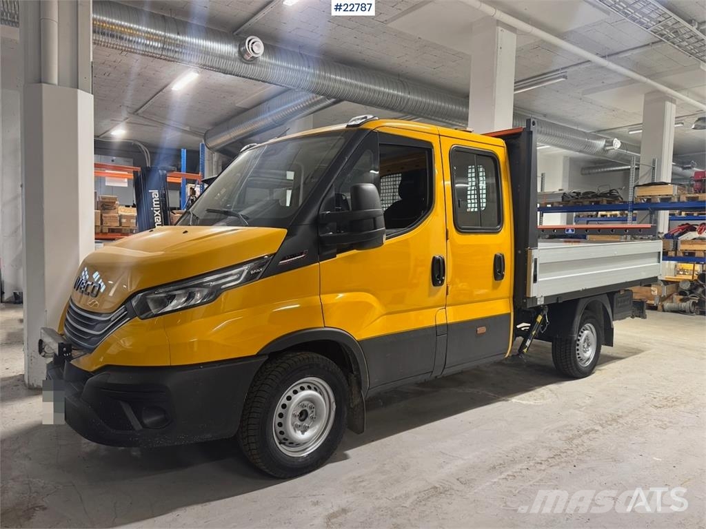 Iveco 35S18 flatbed truck with crane – 2 sets of tires – Pakettiautot