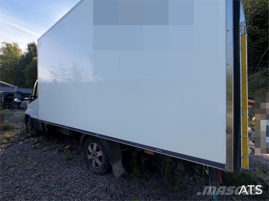 Iveco 4x2 Box truck - Zepro tail lift and side door ボックスボディー、ウイング、箱車