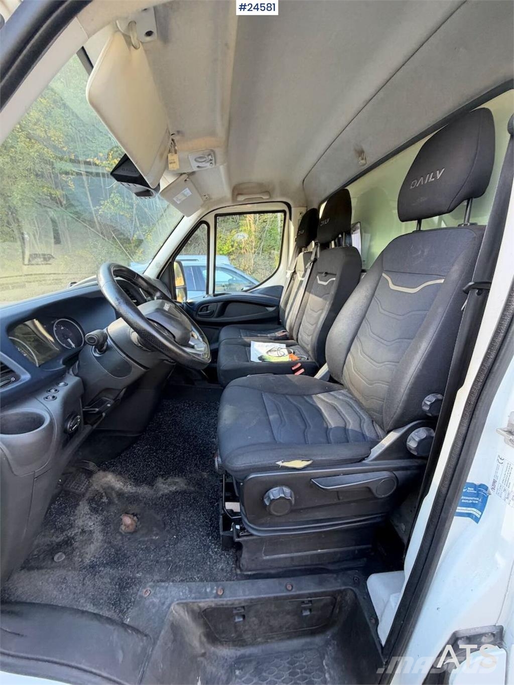 Iveco 4x2 Box truck - Zepro tail lift and side door ボックスボディー、ウイング、箱車