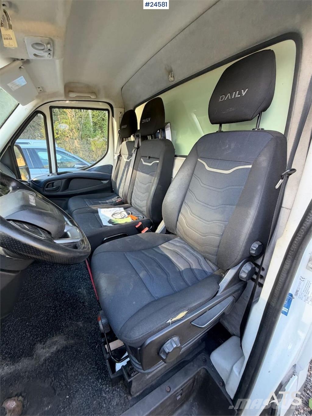 Iveco 4x2 Box truck - Zepro tail lift and side door ボックスボディー、ウイング、箱車
