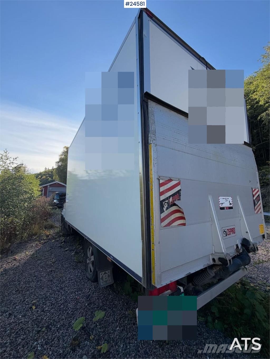 Iveco 4x2 Box truck - Zepro tail lift and side door ボックスボディー、ウイング、箱車