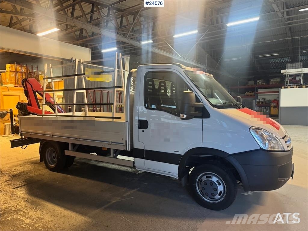 Iveco 50C18 Flatbed Truck with Rear-Mounted HMF Crane – Flakbilar