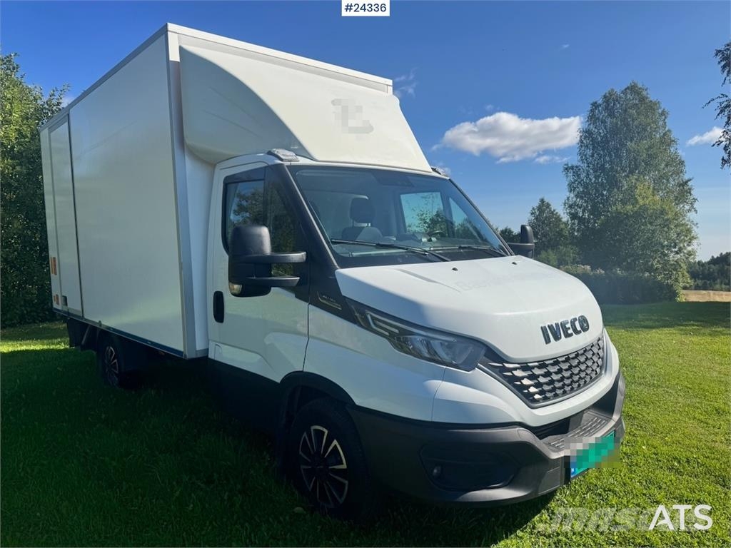 Iveco Daily 35S16 8-Pallet Box Truck with 2 Sets of Tyre Dodávky