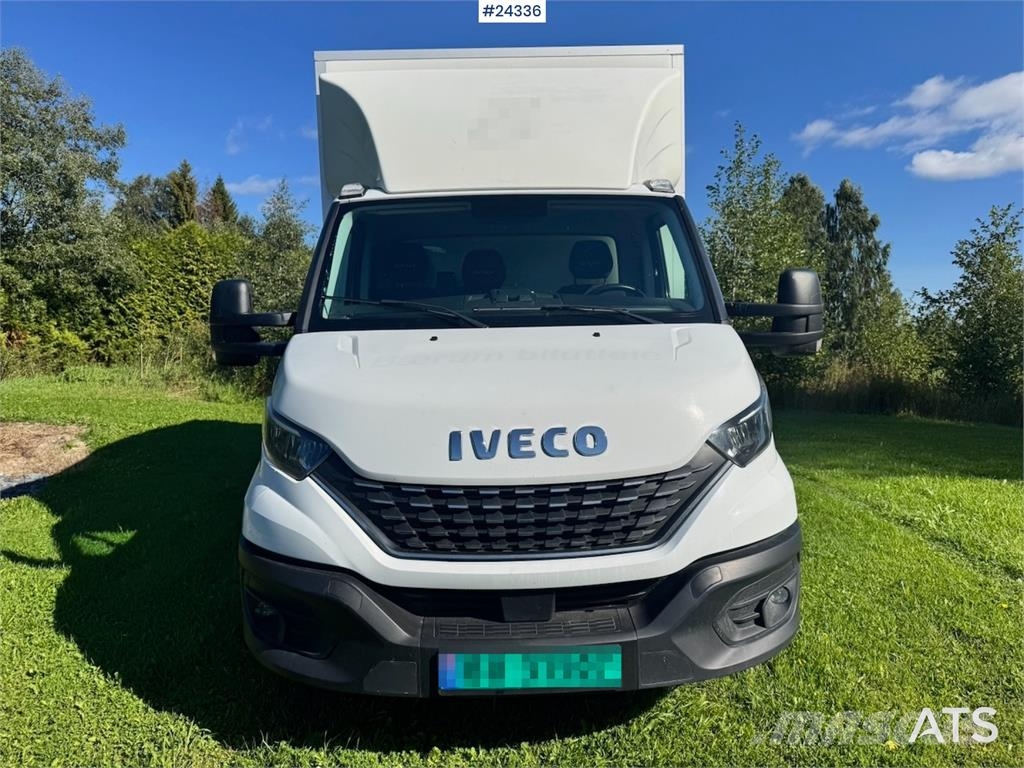 Iveco Daily 35S16 8-Pallet Box Truck with 2 Sets of Tyre Dodávky