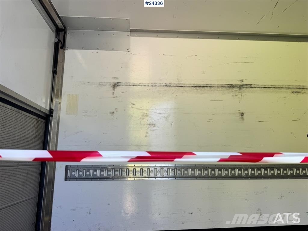 Iveco Daily 35S16 8-Pallet Box Truck with 2 Sets of Tyre Dodávky