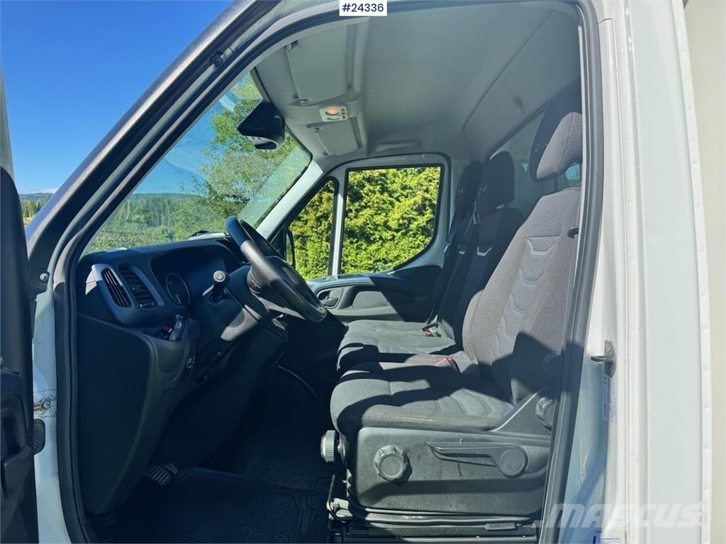 Iveco Daily 35S16 8-Pallet Box Truck with 2 Sets of Tyre Dodávky