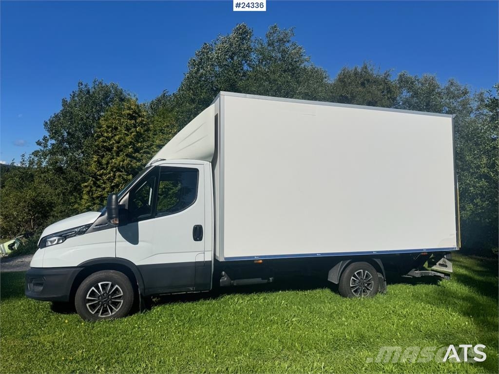 Iveco Daily 35S16 8-Pallet Box Truck with 2 Sets of Tyre Dodávky