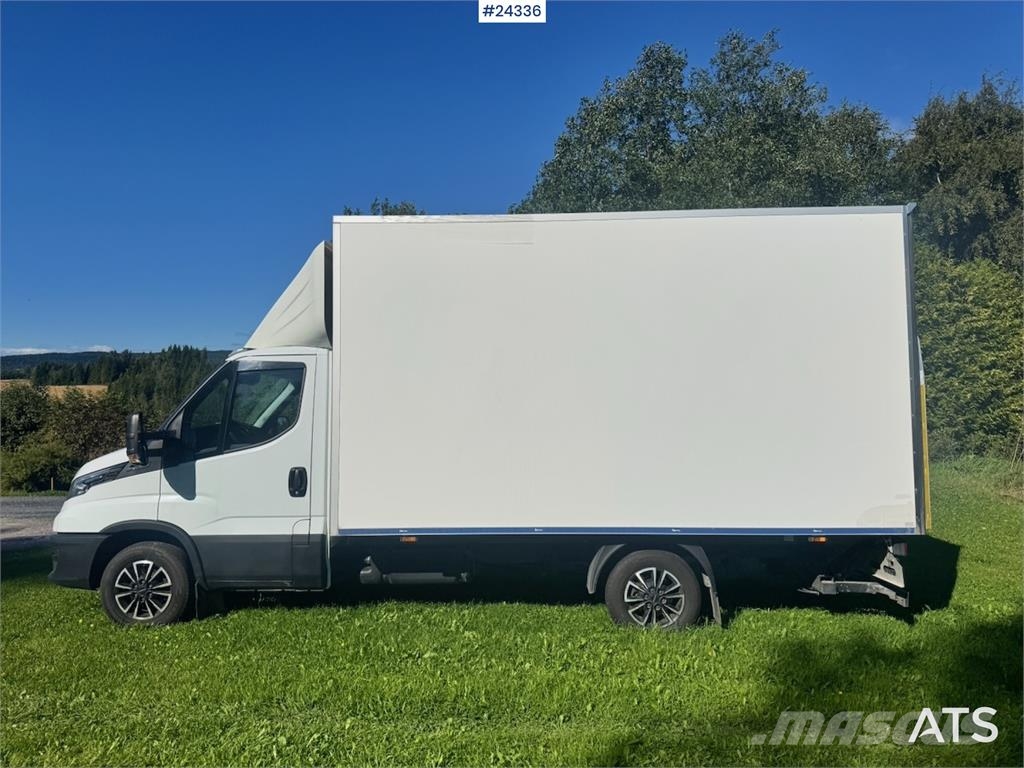 Iveco Daily 35S16 8-Pallet Box Truck with 2 Sets of Tyre Dodávky