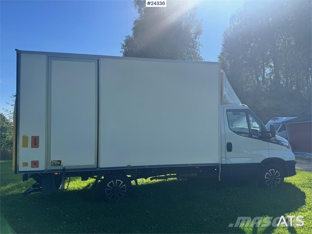 Iveco Daily 35S16 8-Pallet Box Truck with 2 Sets of Tyre Dodávky