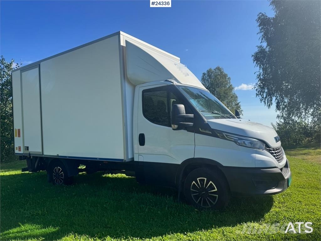 Iveco Daily 35S16 8-Pallet Box Truck with 2 Sets of Tyre Dodávky