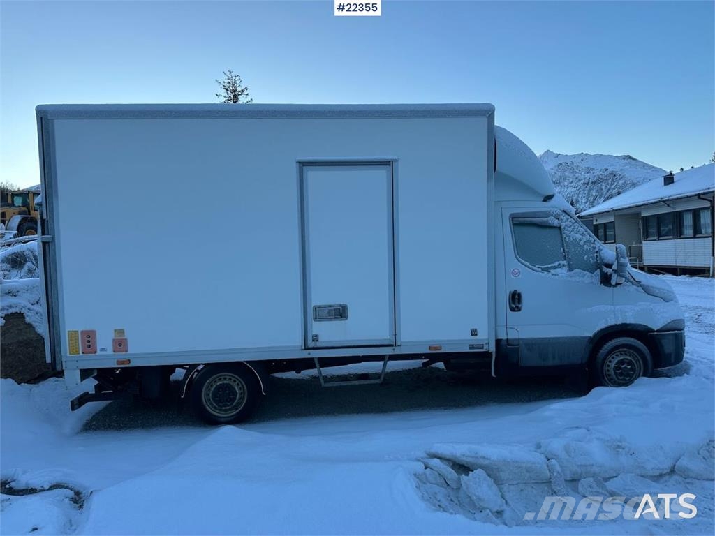 Iveco Daily box truck w/ lift and 2 sets of tires – Will Fast kasse