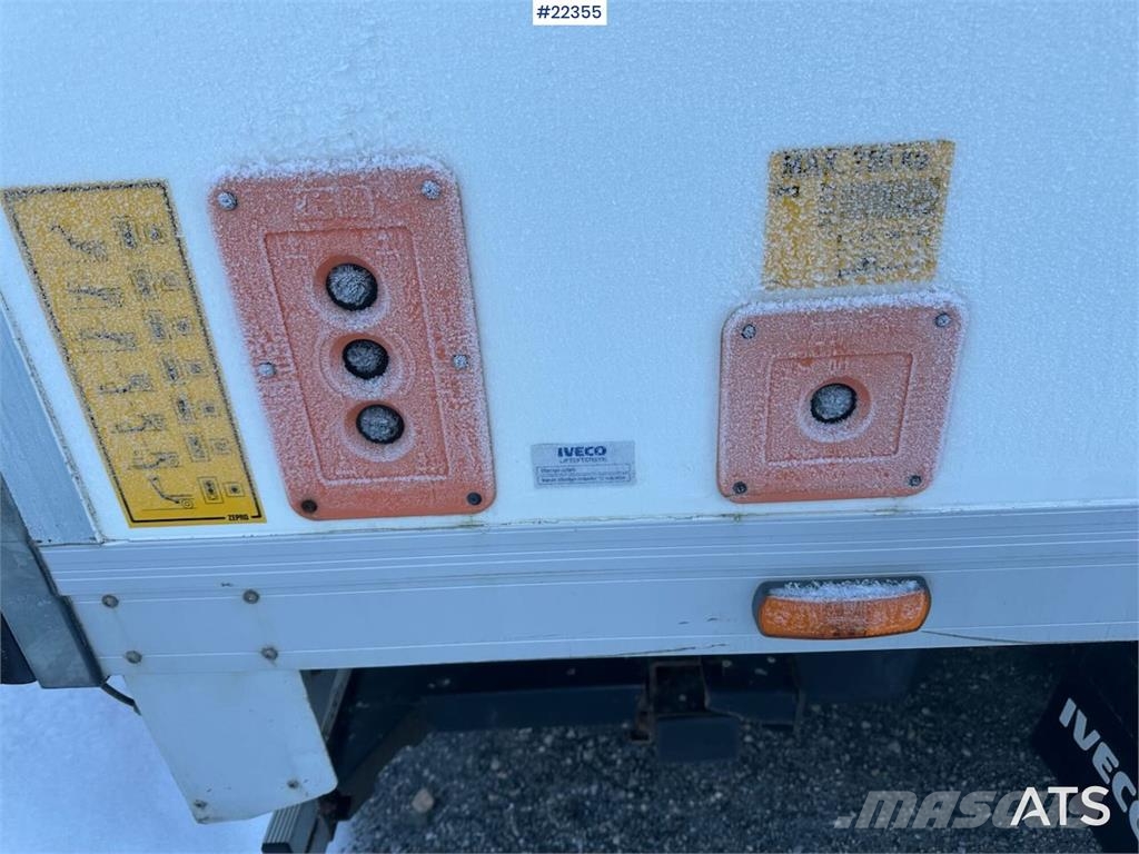 Iveco Daily box truck w/ lift and 2 sets of tires – Will Fast kasse
