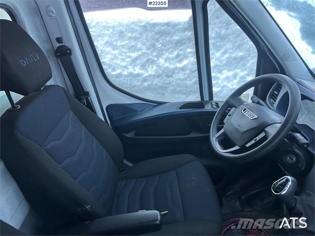 Iveco Daily box truck w/ lift and 2 sets of tires – Will Fast kasse