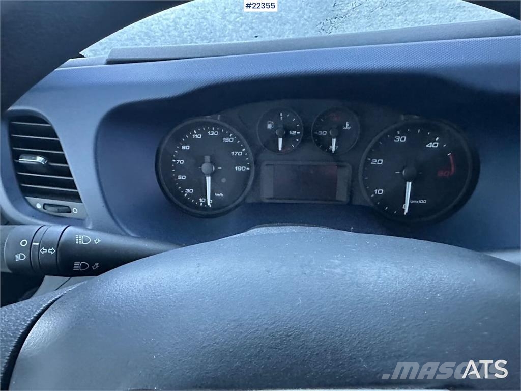 Iveco Daily box truck w/ lift and 2 sets of tires – Will Fast kasse