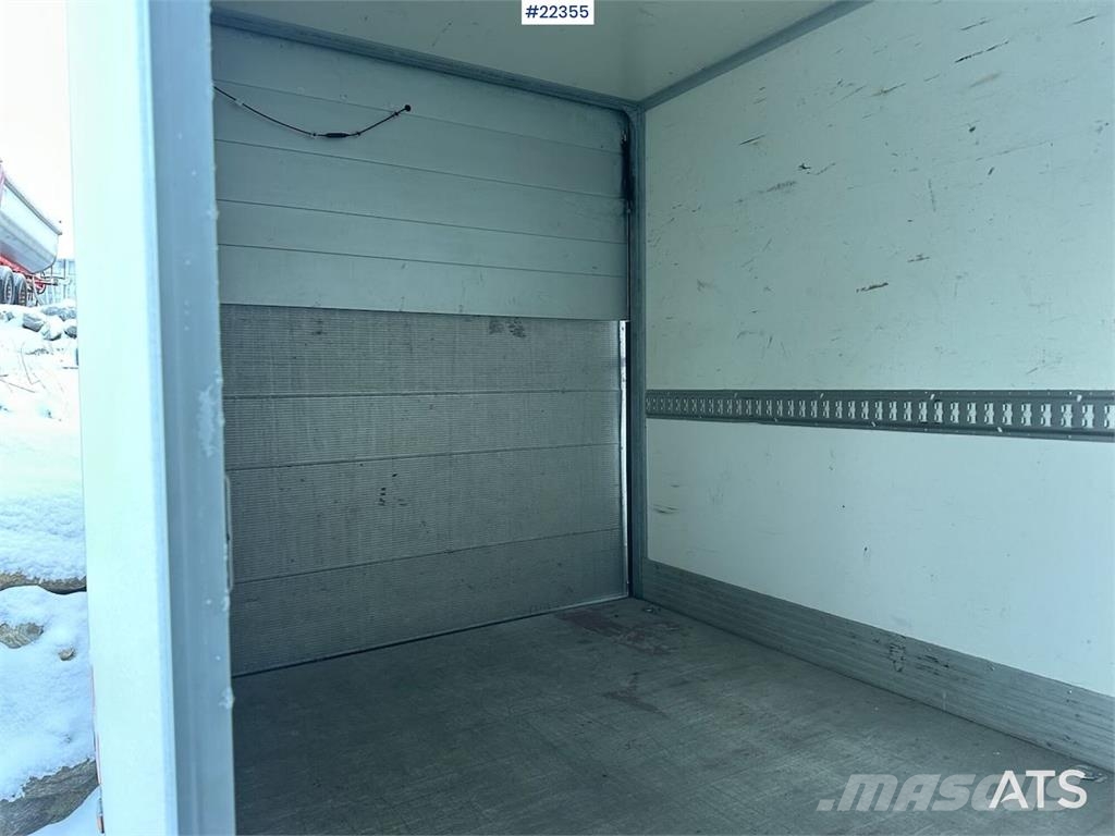 Iveco Daily box truck w/ lift and 2 sets of tires – Will Fast kasse
