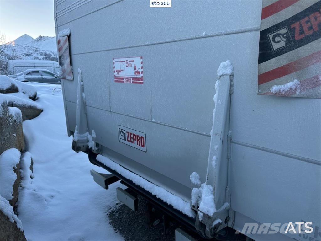 Iveco Daily box truck w/ lift and 2 sets of tires – Will Fast kasse