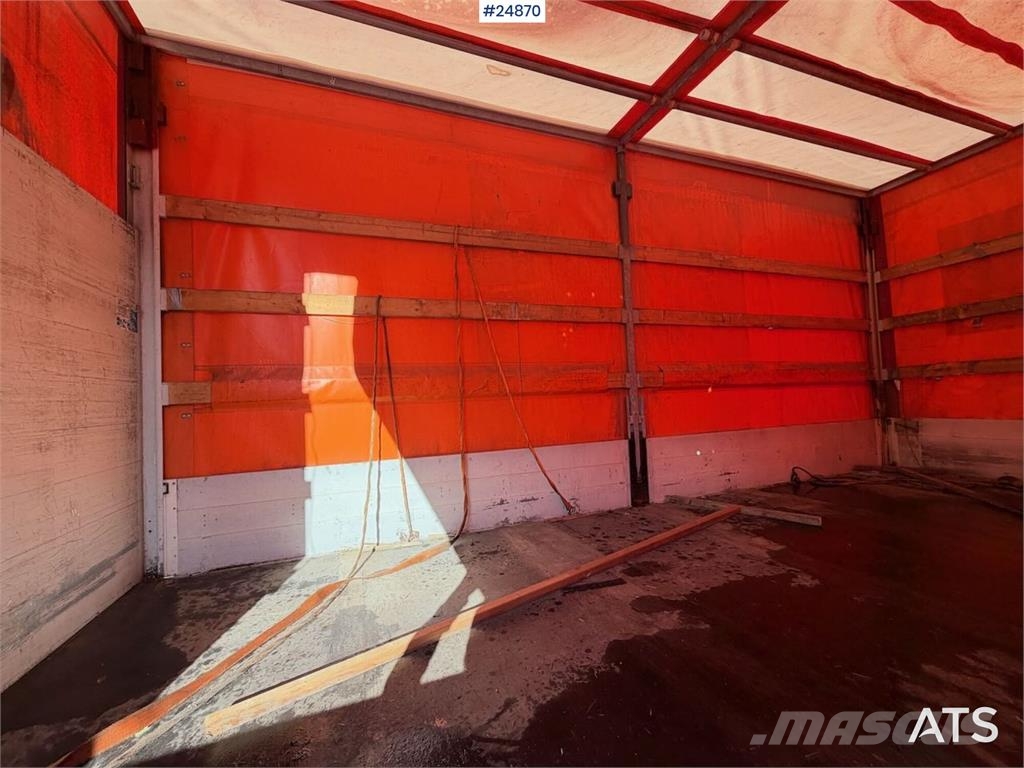Iveco Eurocargo 4x2 Curtain-sided truck Kapellbil