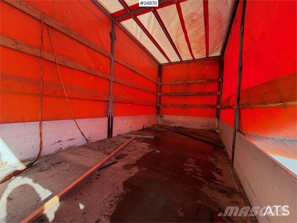 Iveco Eurocargo 4x2 Curtain-sided truck Kapellbil