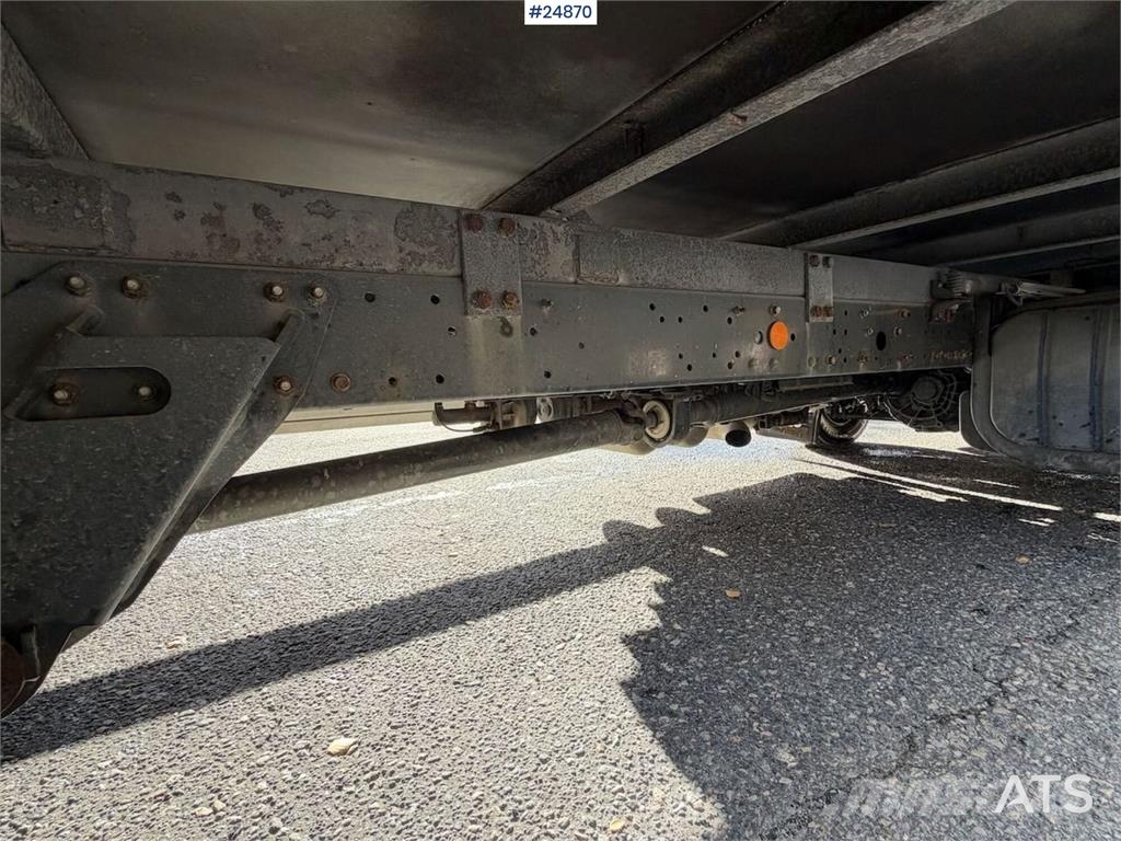 Iveco Eurocargo 4x2 Curtain-sided truck Kapellbil
