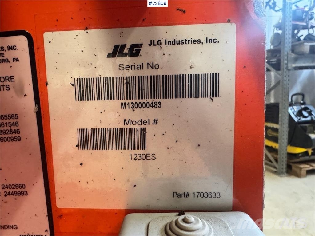 JLG 1230ES scissor lift. 230 hours. Elevadores de tesoura