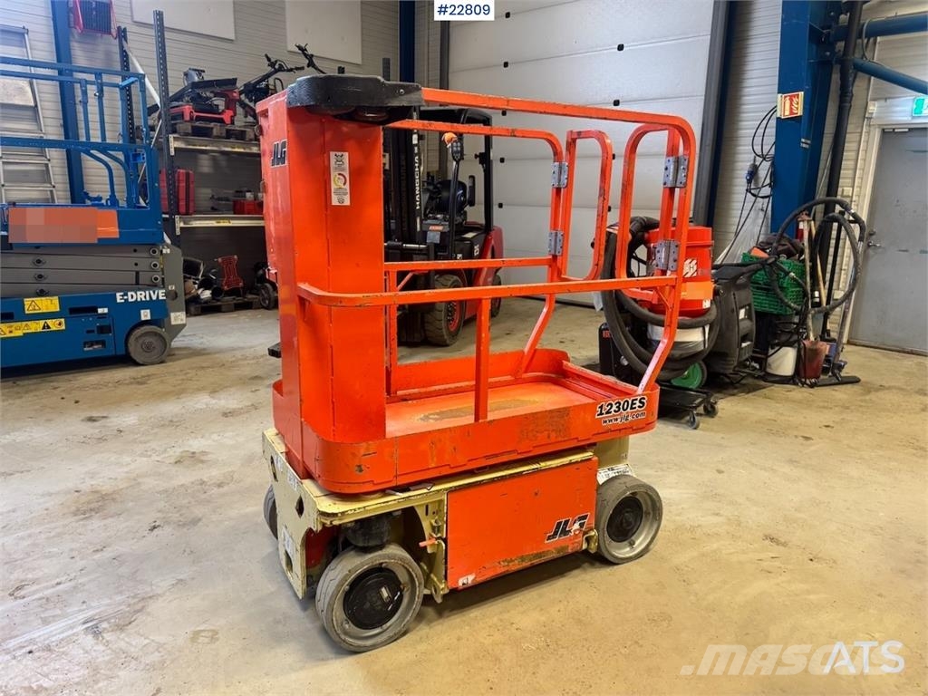 JLG 1230ES scissor lift. 230 hours. Elevadores de tesoura