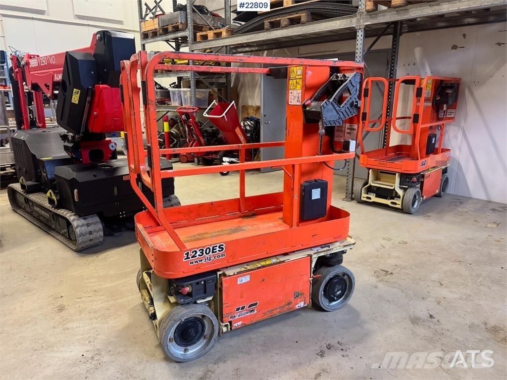 JLG 1230ES scissor lift. 230 hours. Elevadores de tesoura