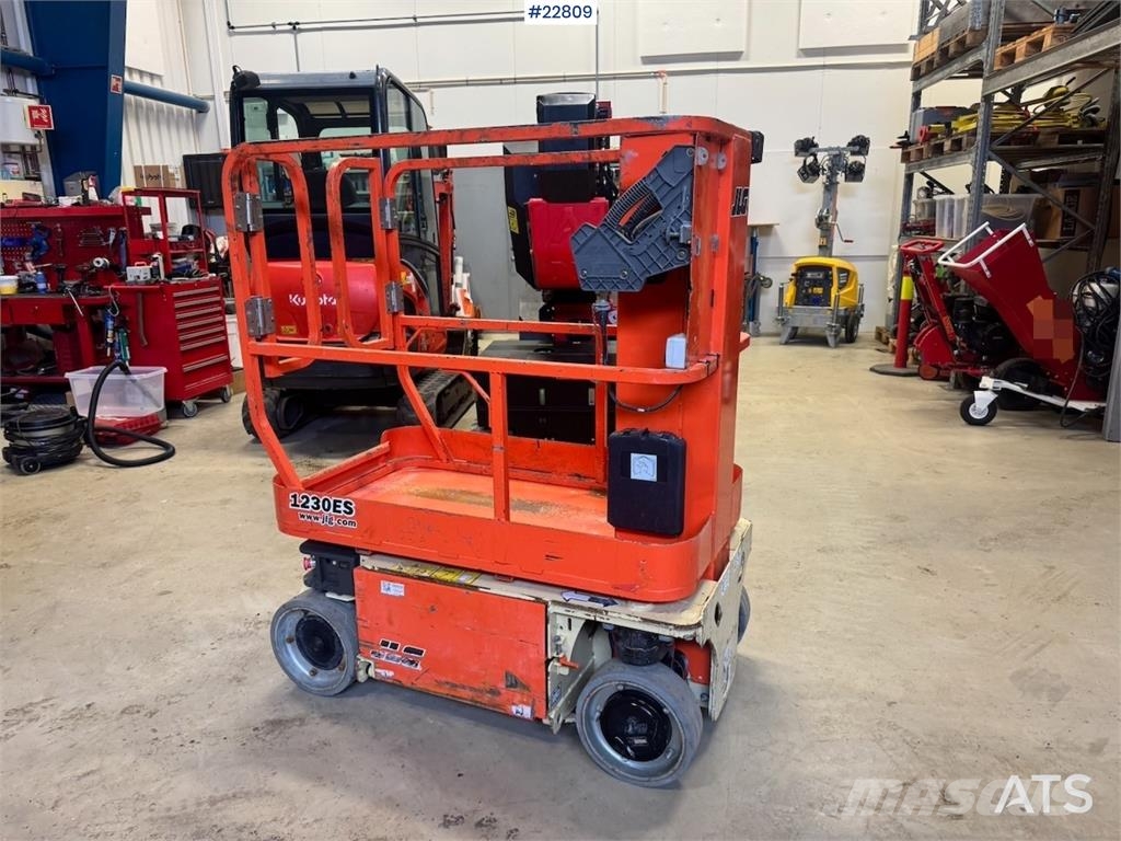 JLG 1230ES scissor lift. 230 hours. Elevadores de tesoura
