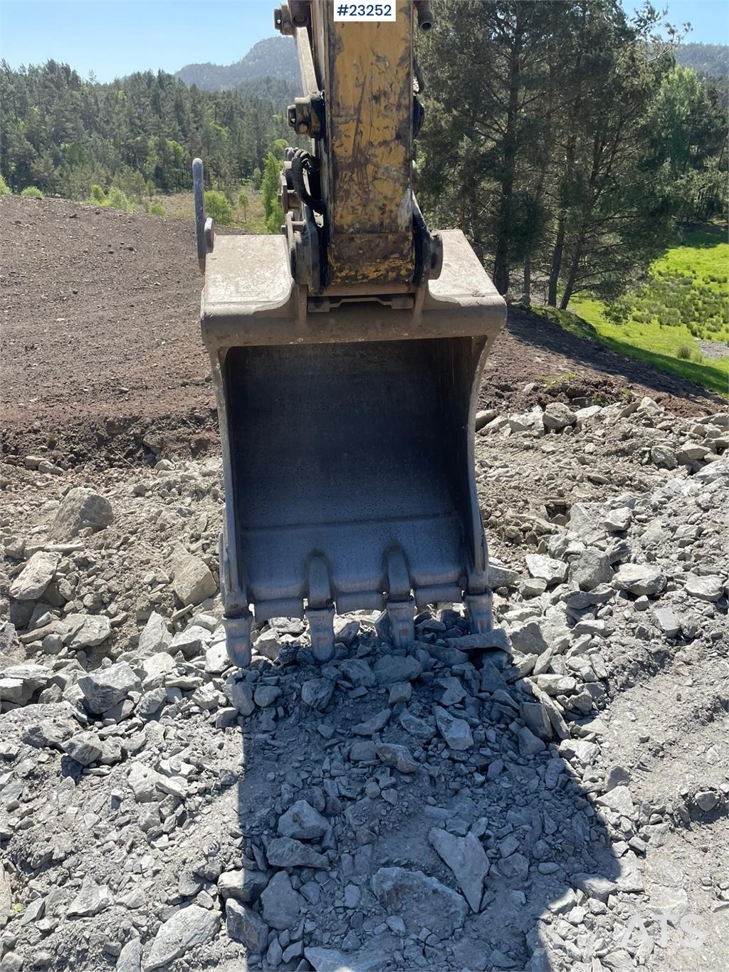 Klepp tooth bucket with S70 attachment and 1500 liters Lopaty