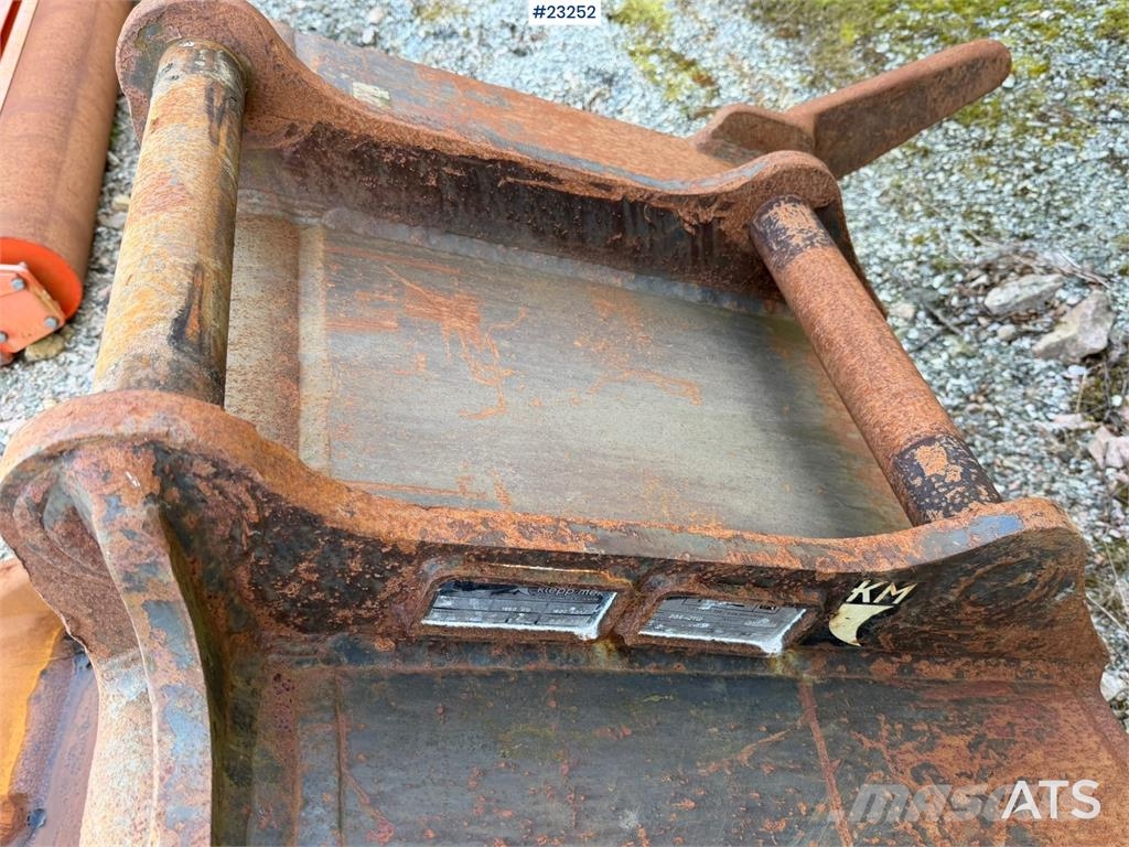 Klepp tooth bucket with S70 attachment and 1500 liters Lopaty