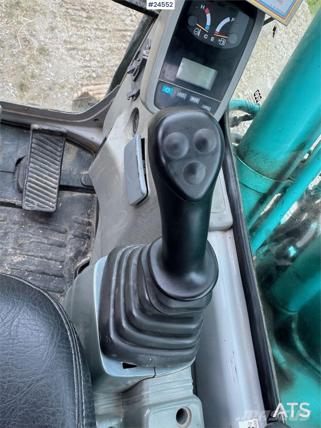 Kobelco SK135SRLC Tracked excavator – New tracks and sproc Beltegraver