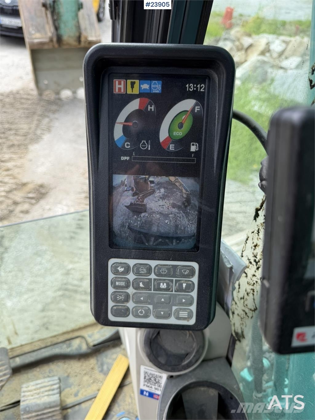 Kobelco Sk140SRLC-3 excavator equipped with a tooth bucket Rupsgraafmachines