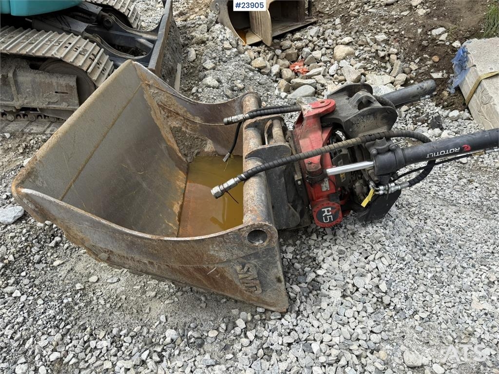 Kobelco Sk140SRLC-3 excavator equipped with a tooth bucket Rupsgraafmachines
