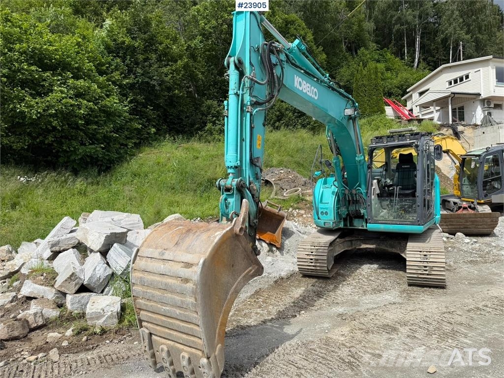 Kobelco Sk140SRLC-3 excavator equipped with a tooth bucket Rupsgraafmachines