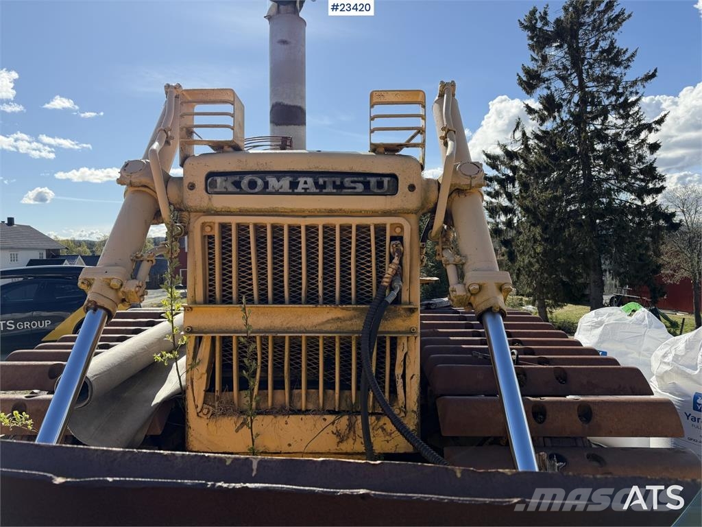 Komatsu D65P-6 dozer m/ ripper og skjær Dozers - Tratores rastos