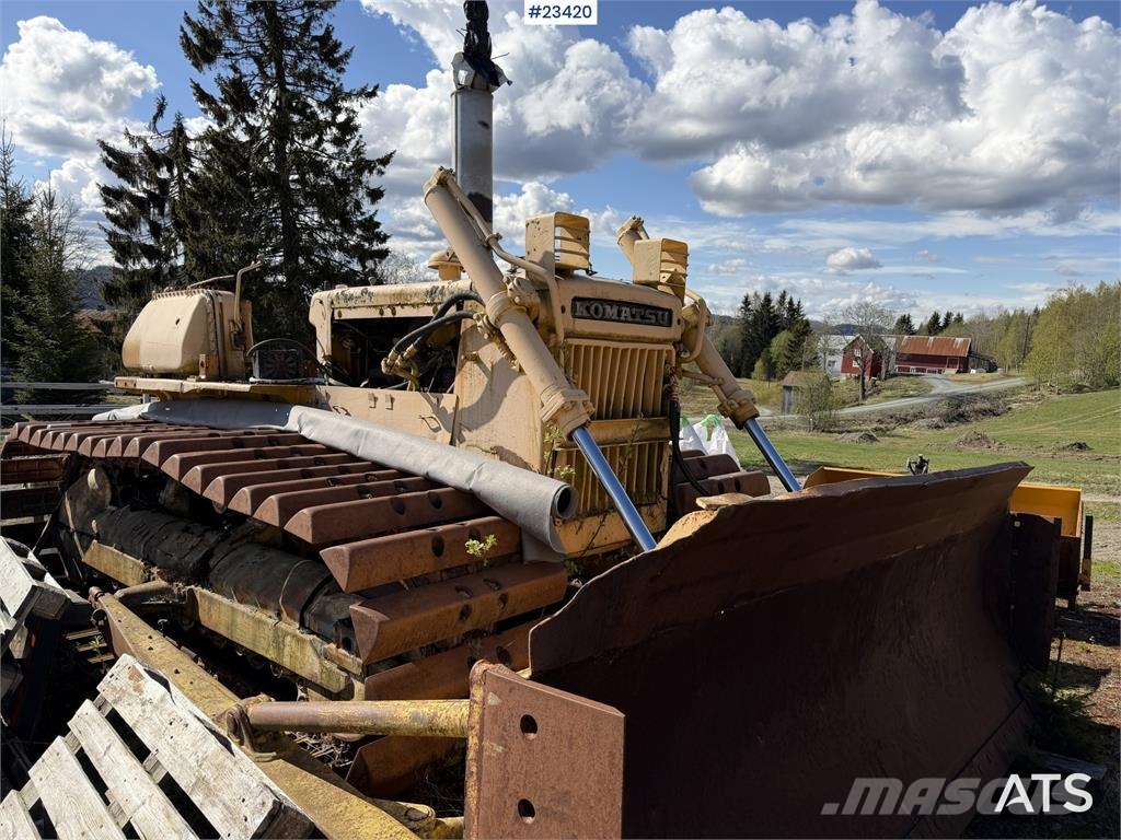 Komatsu D65P-6 dozer m/ ripper og skjær Dozers - Tratores rastos