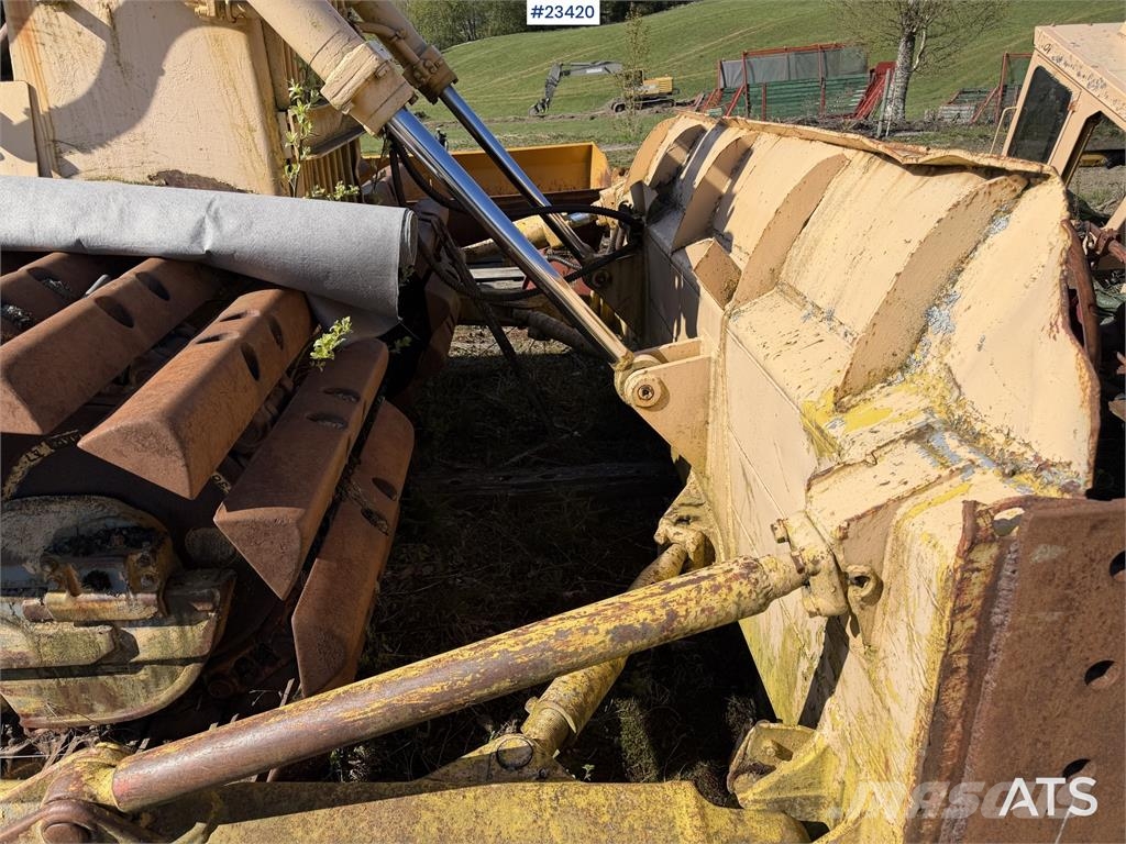 Komatsu D65P-6 dozer m/ ripper og skjær Dozers - Tratores rastos