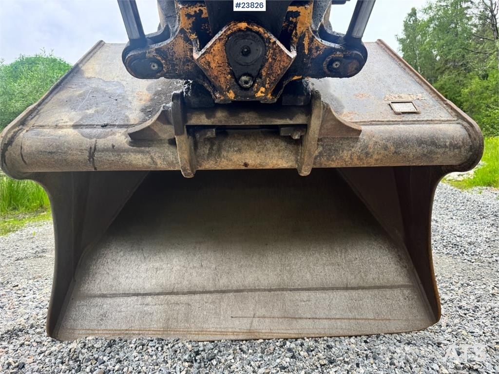 Komatsu PC138US Excavator w/ Rototilt and 3 buckets – Well حفارات زحافة