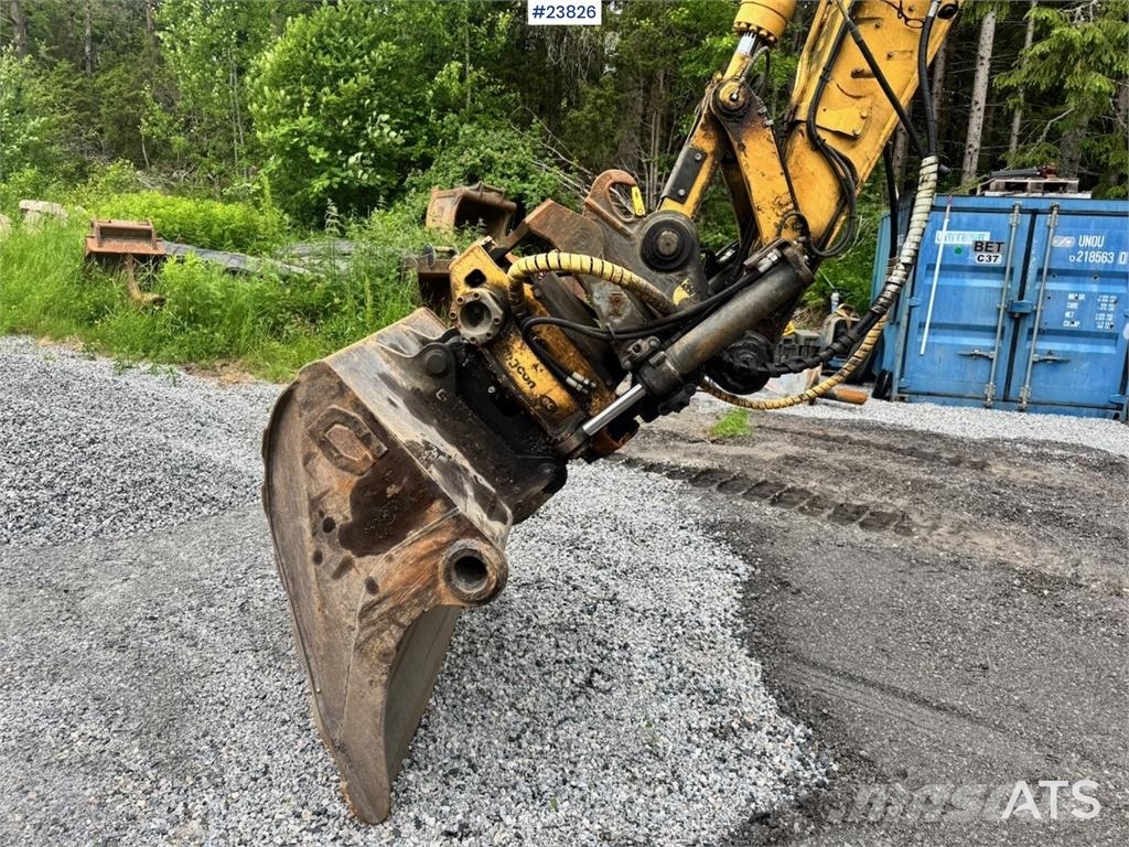 Komatsu PC138US Excavator w/ Rototilt and 3 buckets – Well حفارات زحافة