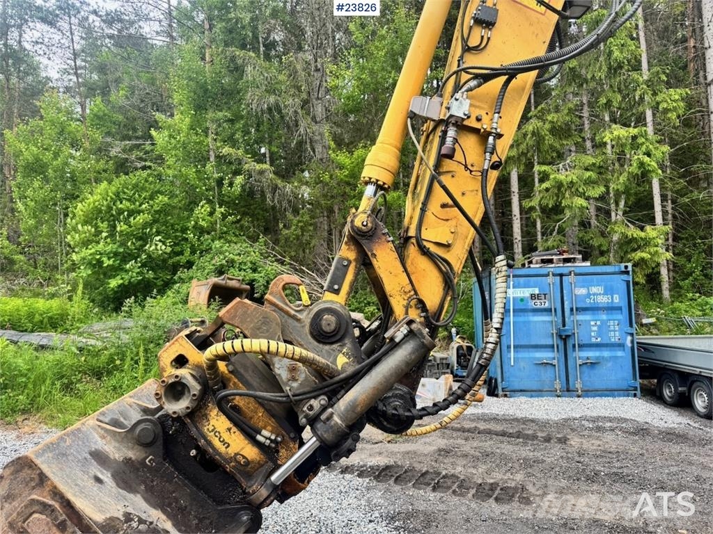 Komatsu PC138US Excavator w/ Rototilt and 3 buckets – Well حفارات زحافة