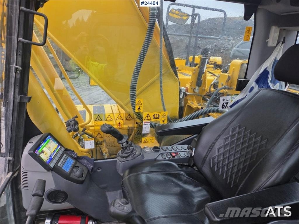 Komatsu PC210LC-11 Excavator with OilQuick quick coupler a Beltegraver