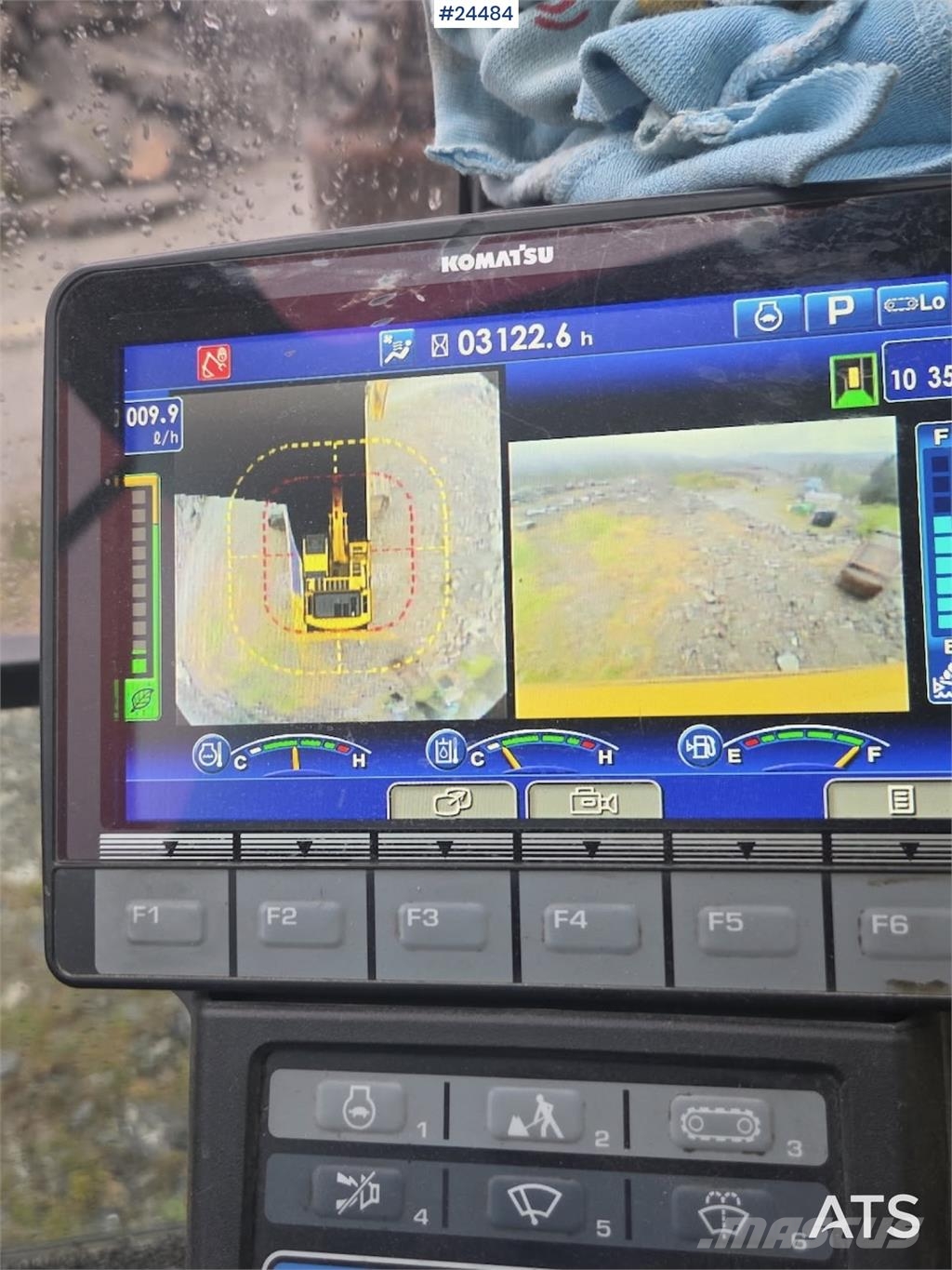 Komatsu PC210LC-11 Excavator with OilQuick quick coupler a Beltegraver