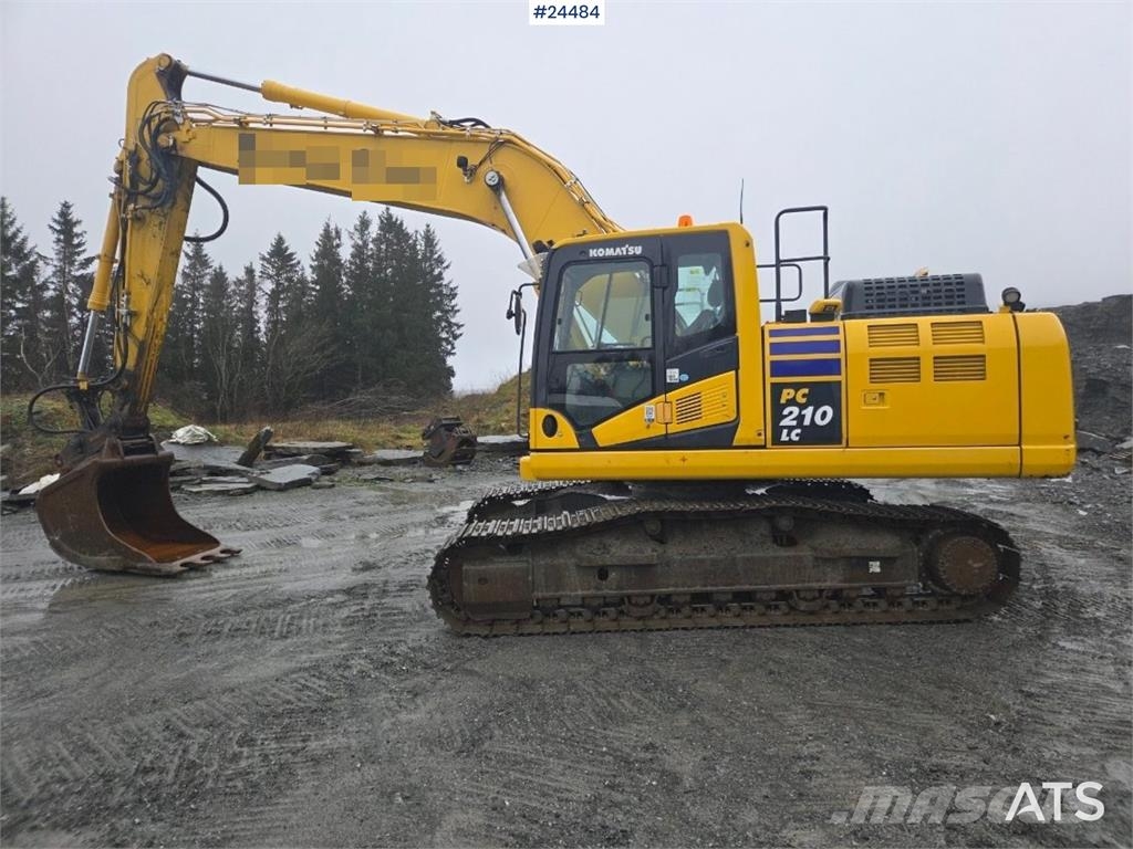 Komatsu PC210LC-11 Excavator with OilQuick quick coupler a Beltegraver