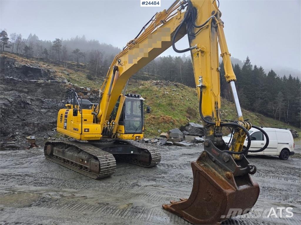 Komatsu PC210LC-11 Excavator with OilQuick quick coupler a Beltegraver
